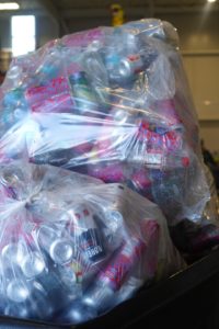 Canette recyclée dans le cadre des initiatives durables pour l’entretien événementiel.
