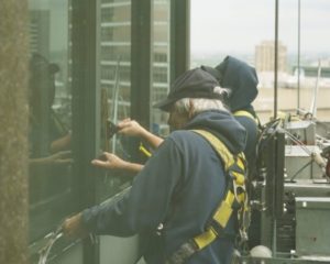 Lavage professionnel des vitres extérieures en hauteur